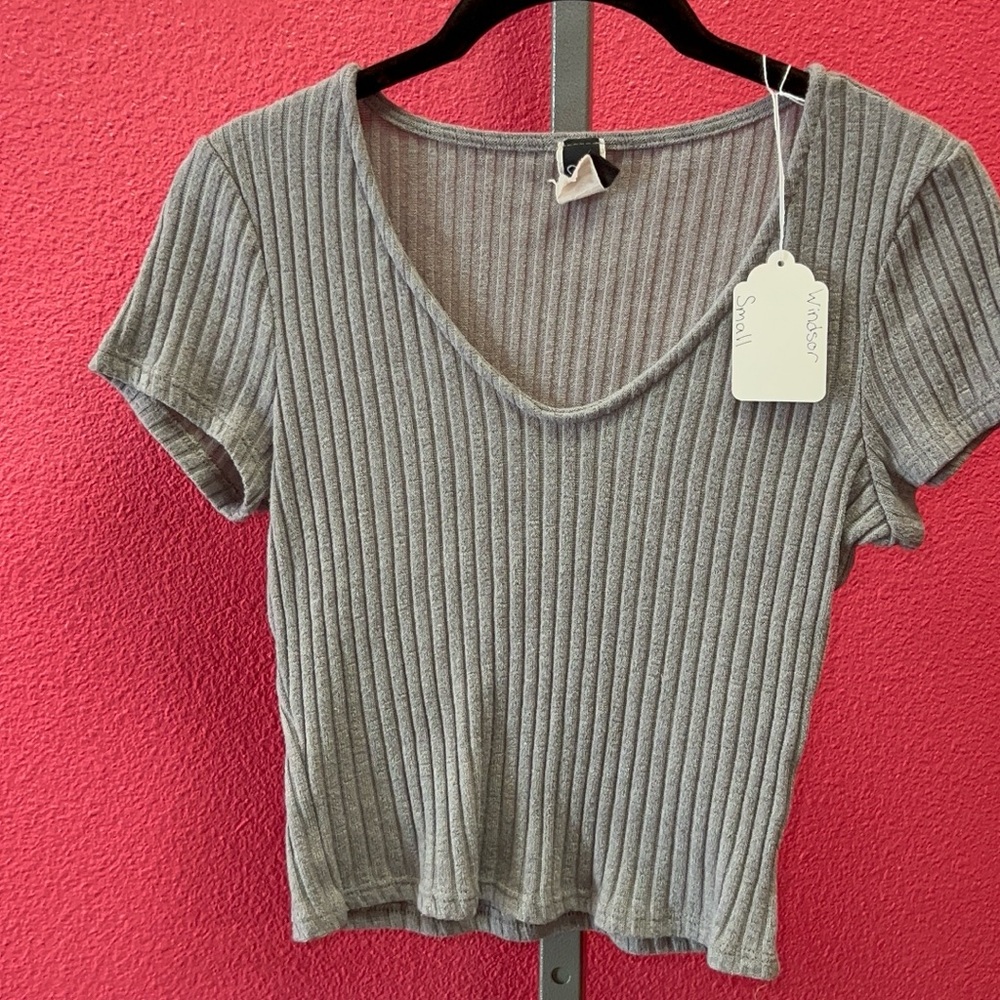 Windsor Ribbed V-Neck Short Sleeve Top - Gray